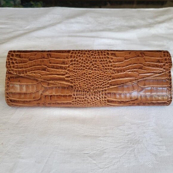 Soprano Alligator Clutch with Chain - Picture 3 of 8